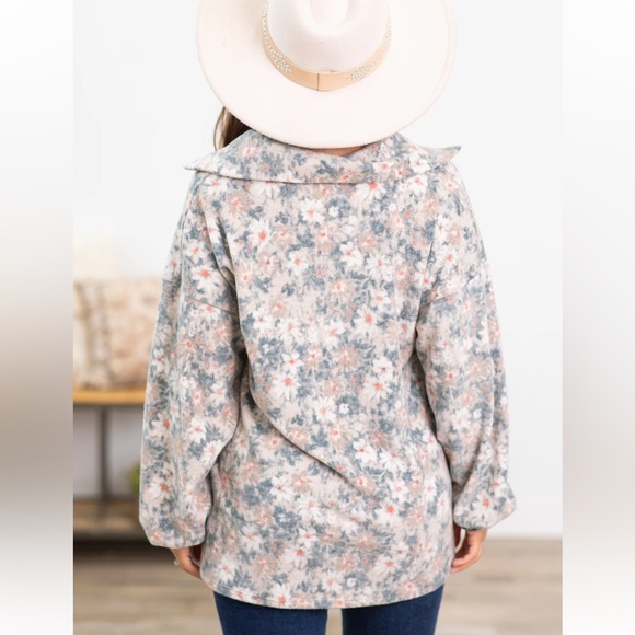 Heimish cozy long sleeve floral top with collar! - Picture 2 of 4